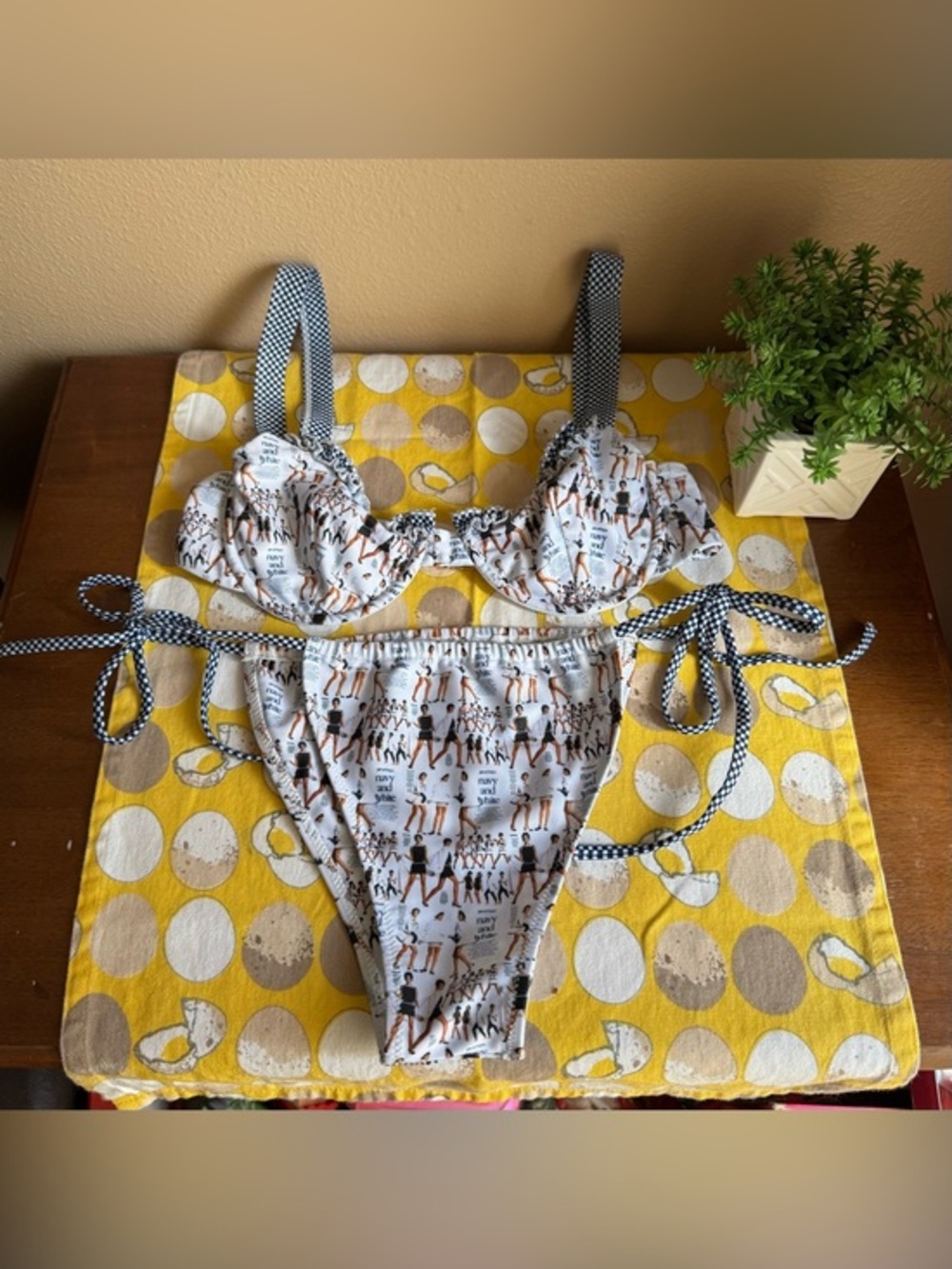 Strawberry Milk Mob Printed retro pinup tie bikini size M